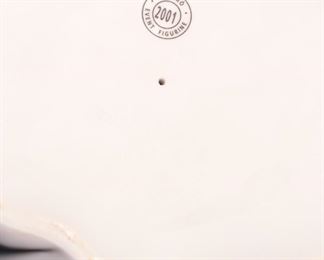 Lladro 6741 Bunny Kisses Porcelain Figurine 7.5 inches high.