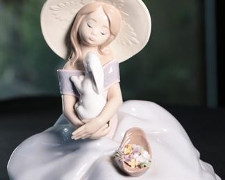 Lladro 6741 Bunny Kisses Porcelain Figurine 7.5 inches high.