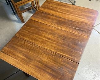 Antique Hardwood Gate-Leg Table 35 x 41 x 27–57in