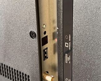 Westinghouse 43in 4K Ultra HD Smart Roku TV TVWR43UT4009 TV 25 x 38.25in