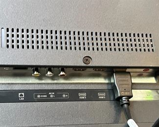 Westinghouse 43in 4K Ultra HD Smart Roku TV TVWR43UT4009 TV 25 x 38.25in