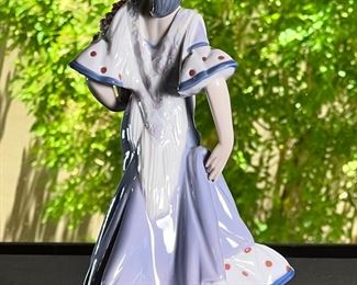 Lladro 5490 Flor Maria Flamenco Figurine Girl Holding Basket of Flowers Porcelain Figurine 9.5 inches high.