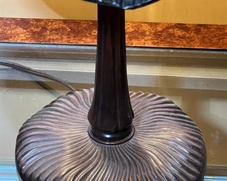 Modern Tiffany Table Lamp Floral Shade Slag Stained Glass 22 x18in diameter