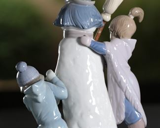 Lladro 5713 The Snowman With Kids & Dog Porcelain Figurine 8.5 inches high.
