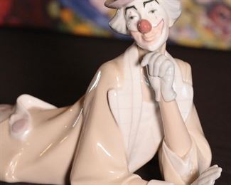Lladro 4618 Clown Reclining Lying Down With Beach Ball Porcelain Figurine 6.5 inches high.