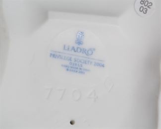 Lladro 7704 Garden of Athens Lady with Flower Basket Porcelain Figurine 10.25 inches high