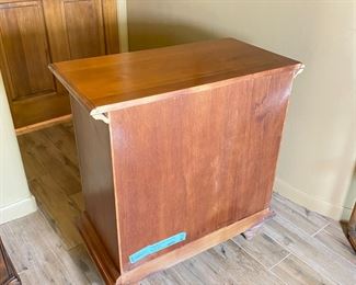 Kimball Home Crown Louvered Door Nightstand 32.5 x 30 x 16in HxWxD