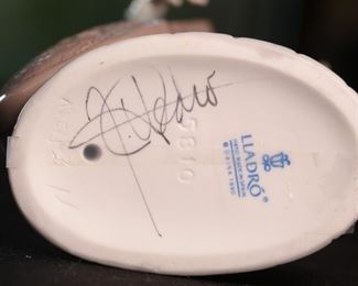 Lladro 5810 Musically Inclined SIGNED Porcelain Figurine 9 inches high