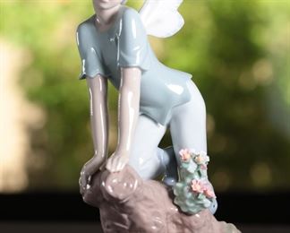 AS-IS Lladro 7690 Prince of Elves Porcelain Figurine 9 inches high