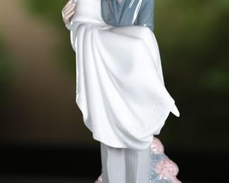 Lladro 5282 Over The Threshold Wedding Bride Groom Honeymoon Porcelain Figurine 10.5 inches high