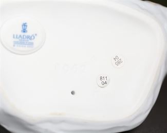 Lladro 8062 Snowy Sanctuary Polar Bears In A Cave Porcelain Figurine 6.5 inches high.