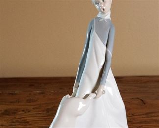 Lladro 4608 Cook in Trouble 1969–85 Porcelain Figurine 9.75 inches high.
