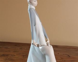 Lladro 4608 Cook in Trouble 1969–85 Porcelain Figurine 9.75 inches high.