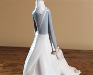 Lladro 4608 Cook in Trouble 1969–85 Porcelain Figurine 9.75 inches high.