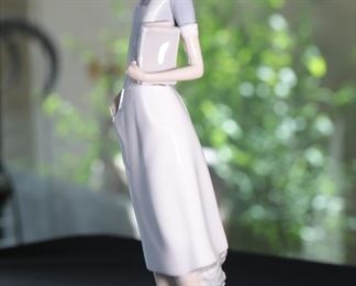 Lladro 4603 Making Rounds Nurse Porcelain Figurine 14 inches high