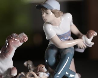 Lladro 5376 This One's Mine Porcelain Figurine