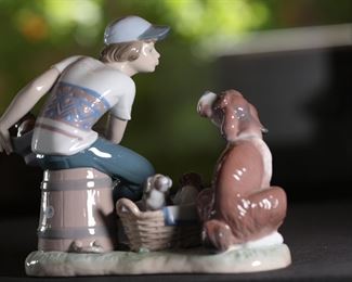 Lladro 5376 This One's Mine Porcelain Figurine