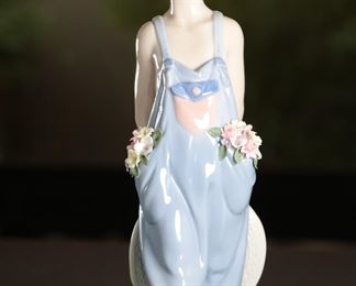 Lladro 7650 Pocket full of Wishes Porcelain Figurine 10 inches high