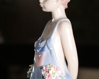 Lladro 7650 Pocket full of Wishes Porcelain Figurine 10 inches high