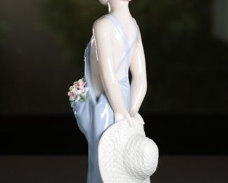 Lladro 7650 Pocket full of Wishes Porcelain Figurine 10 inches high