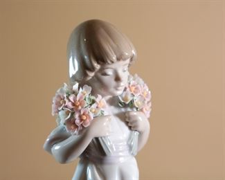 Lladro Collector Society 7603 Spring Bouquets Porcelain Figurine 8 inches high