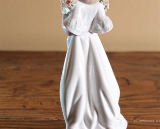 Lladro Collector Society 7603 Spring Bouquets Porcelain Figurine 8 inches high