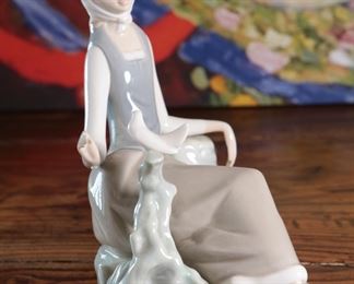 Lladro 4660 Shepherdess Girl w/ Dove Porcelain Figurine 6.5 inches high.