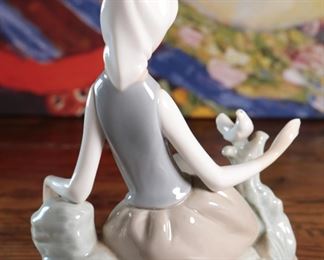 Lladro 4660 Shepherdess Girl w/ Dove Porcelain Figurine 6.5 inches high.