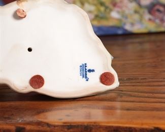 Lladro 4660 Shepherdess Girl w/ Dove Porcelain Figurine 6.5 inches high.