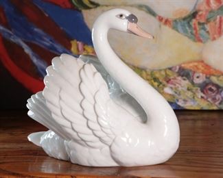 Lladro 5231 Swan with Spread Wings large Porcelain Figurine 7 inches high