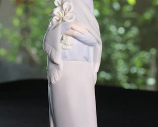 Lladro 4650 Girl with Calla Lilies Flowers Porcelain Figurine 9 inches high