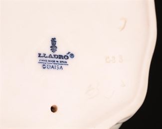 Lladro 4510 Girl with Geese & Umbrella Porcelain Figurine 10.5 inches high.