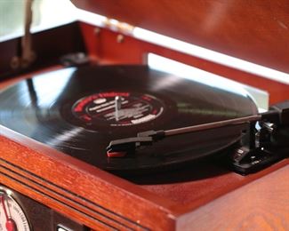 Innovative Technology Retro Stereo CD 5-in-1 Wooden Music Center ITVS-750 Turntable 12.5 x 20 x 14in