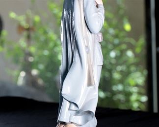 Lladro 4889 Spanish Policeman Civl Guard Porcelain Figurine 11.75 inches high