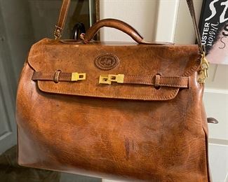 AM Vintage Leather Tote/Duffel Bag 14 x 18 x 10in HxWxD