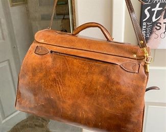 AM Vintage Leather Tote/Duffel Bag 14 x 18 x 10in HxWxD