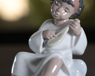 Lladro 6490 Black Legacy Collection An Angels Tune Porcelain Figurine 5.5 inches high