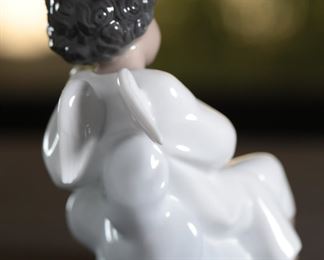 Lladro 6490 Black Legacy Collection An Angels Tune Porcelain Figurine 5.5 inches high