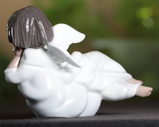 Lladro 6491 Heavenly Dreamer Porcelain Figurine 3.5 inches high.