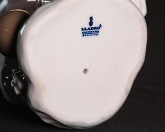 Lladro 5158 Step in Time Black Legacy Porcelain Figurine 8.25 inches high