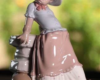 Lladro 5158 Step in Time Black Legacy Porcelain Figurine 8.25 inches high