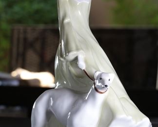 Royal Doulton Reflections Strolling HN 3073 Porcelain Figurine 13.5 inches high