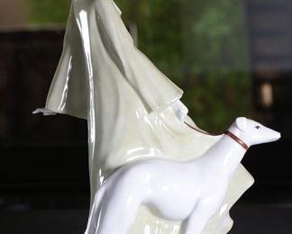 Royal Doulton Reflections Strolling HN 3073 Porcelain Figurine 13.5 inches high