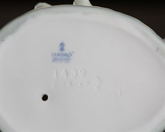 Lladro 1439 How Do You Do Duck w/ Ducklings and Snail Porcelain Figurine 4 inches high