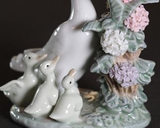 Lladro 1439 How Do You Do Duck w/ Ducklings and Snail Porcelain Figurine 4 inches high