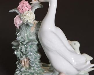 Lladro 1439 How Do You Do Duck w/ Ducklings and Snail Porcelain Figurine 4 inches high
