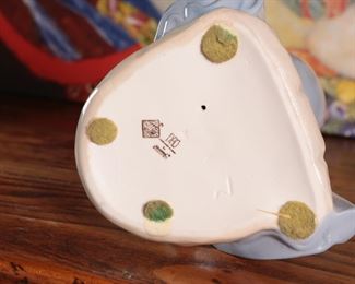 NAO By Lladro 0229 Girl with Straw Hat Porcelain Figurine 11.25 inches high.