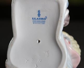 Lladro 5277 Pierrot Circus Clown w/ Puppy Porcelain Figurine 4.5 inches high