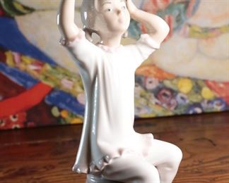 Lladro 1148 Girl Shampooing Hair Porcelain Figurine 8.25 inches high.