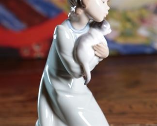 Lladro 5712 Girl With Cat Porcelain Figurine 7 inches high